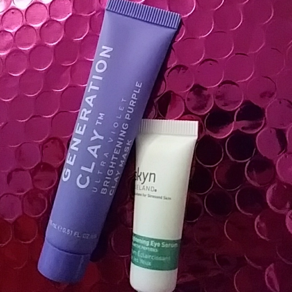 Make up generation clay mask and skyn